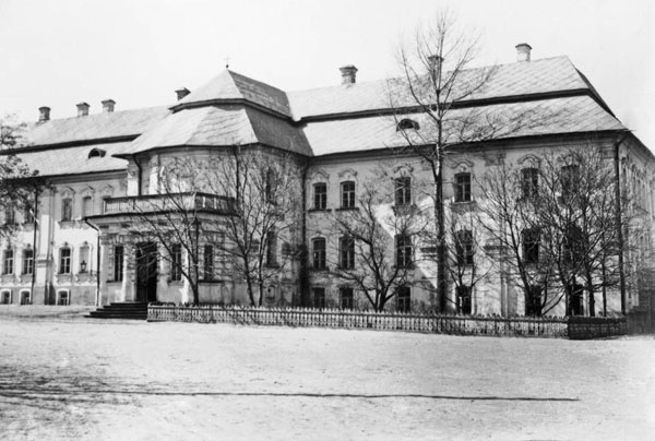 Image - One of the buildings of the Kyiv Central Archive of Old Documents (1922).